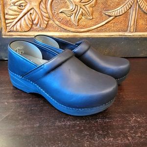 Dansko size 39 wide black clog